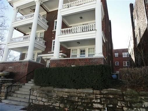 2nd image of 315 E 43rd St APT 3W
