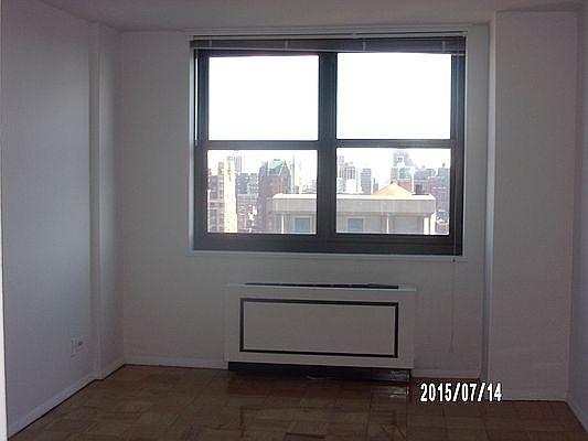 5th image of 200 E 72nd St APT 35N