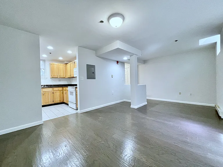 19 Queensberry St #B — Photo 1