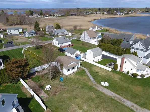 28 Clinton Avenue, Old Saybrook, CT 06475