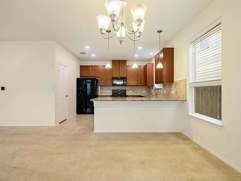907 Solitude Dr — Photo 12