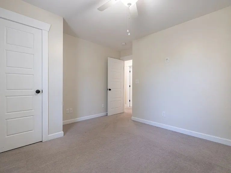 1400 Goodman St — Photo 15