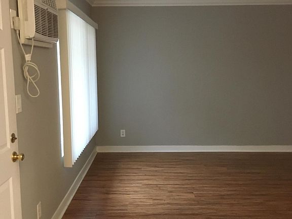 5th image of 2218 N Beachwood Dr #2
