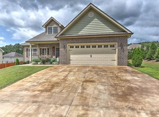 2012 Falling Leaf Dr, Kingsport, TN 37664