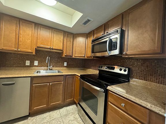 2nd image of 637 E Harwood St APT 1