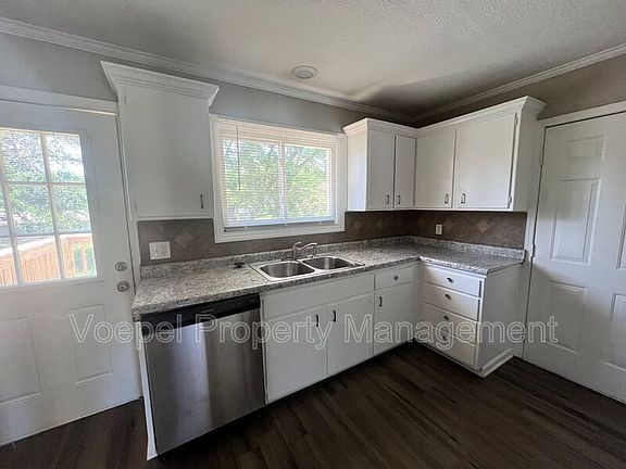 5th image of 7520 Richmond Ave