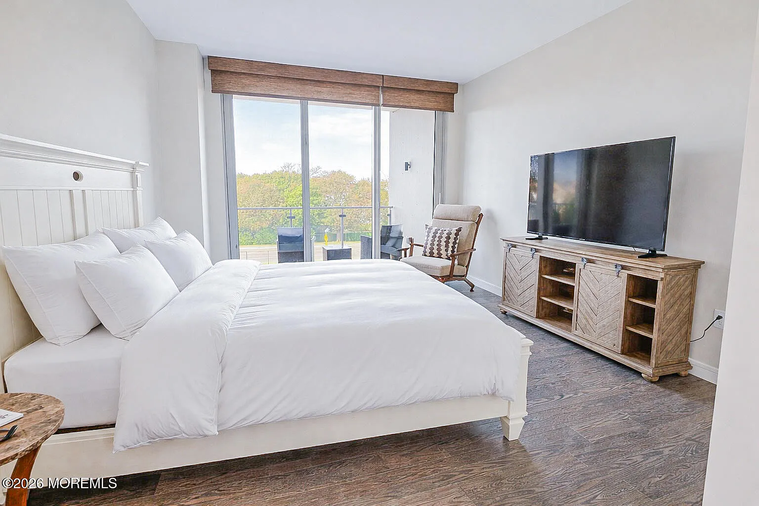 1 bed, 869 sqft, $3,000 — Photo 2