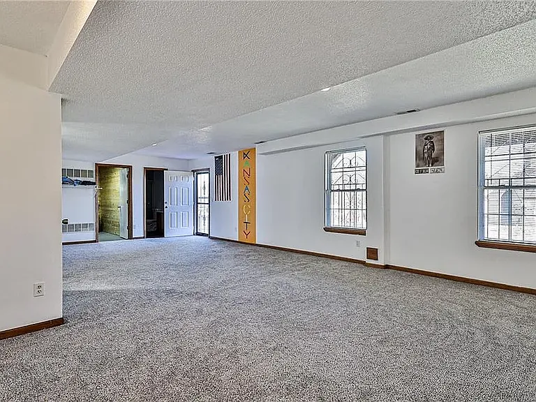 4010 E 16th Ct — Photo 13