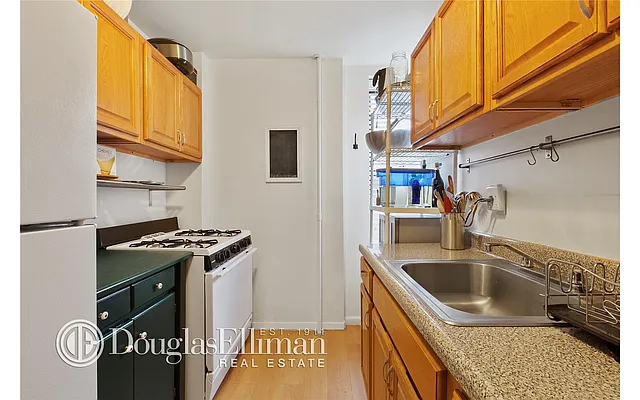 Sold by Douglas Elliman | media 7