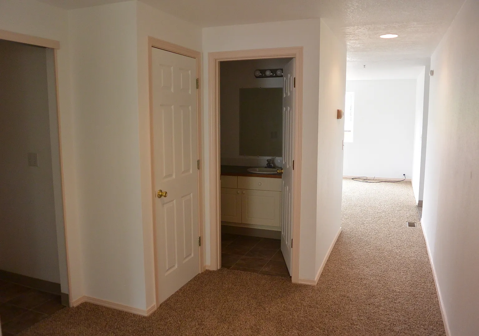 Beautiful 3 Bedroom Home in Woodland - 1994 Meadowood Loop — Photo 3