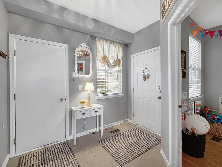 1882 N Wentworth Cir — Photo 14