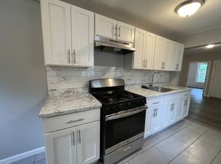 692 S 18th St #1, Newark, NJ 07103