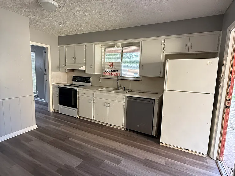 442 Janet Ln — Photo 8