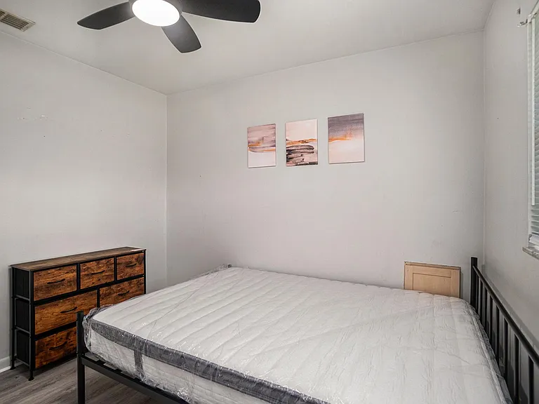 Disclaimer: This photo has been staged. Not all furnishings seen will be provided.