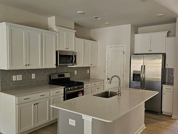 2nd image of 1114 Charlotte Hill St