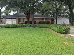 209 Modoc Trl, Lake Kiowa, TX 76240
