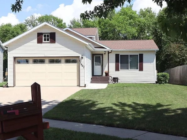 1407 7th St W, West Fargo, ND 58078