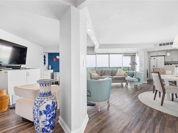 5th image of 3838 Rainbow Blvd #1502