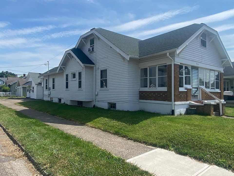 2nd image of 904 Hayes Ave