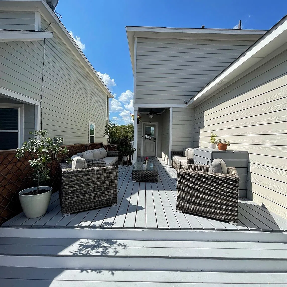 3 bed, 2.5 bath, 1572 sqft, $3,000 — Photo 2