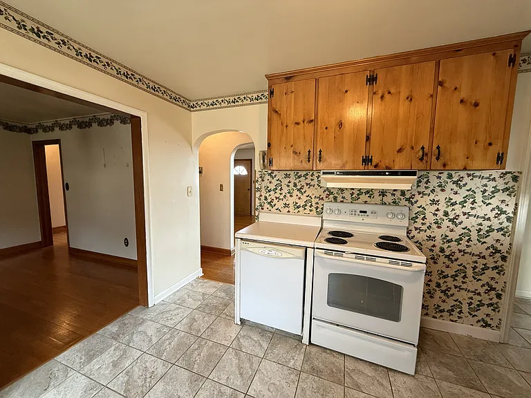 3900 S Main St — Photo 11