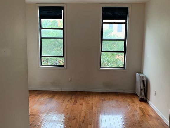 4th image of 210 Montrose Ave APT 3R