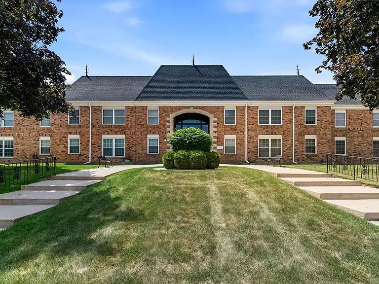 2101 Chateau Ct #106 — Photo 1