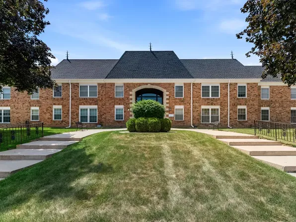 2101 Chateau Ct APT 106, Grafton, WI 53024