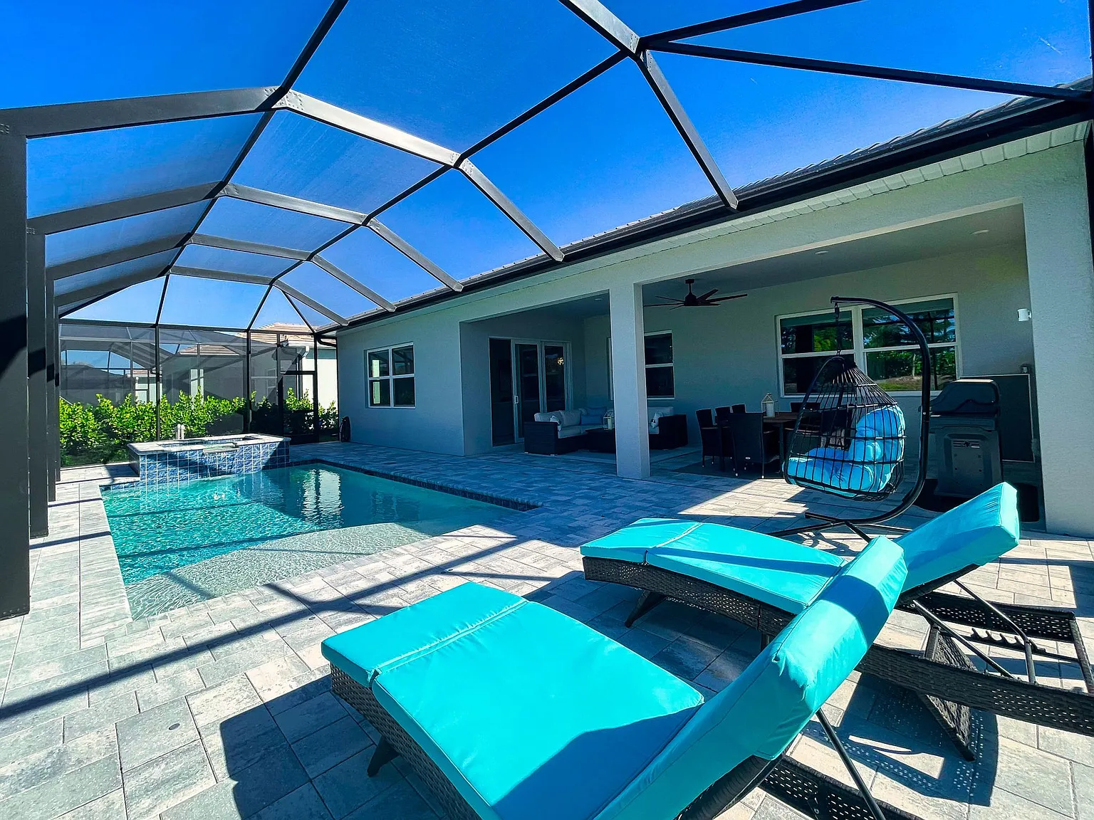 3 bed, 2.5 bath, 2344 sqft, $9,500 — Photo 2