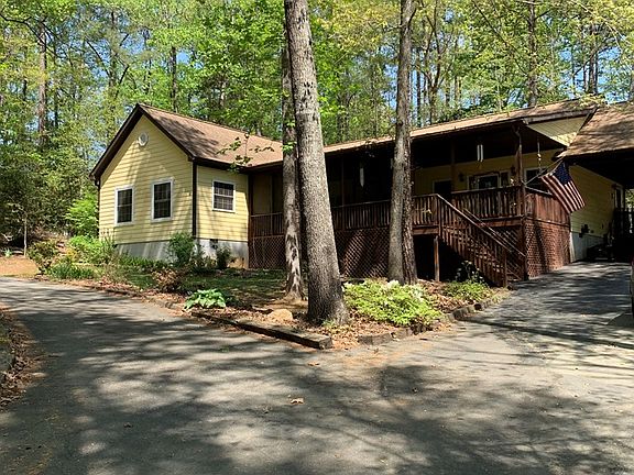 3rd image of 106 Chestnut Dr
