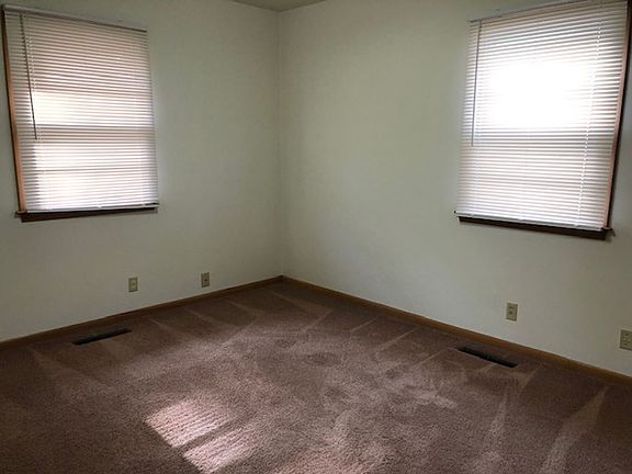 3rd image of 1332 Meadow Dale Dr