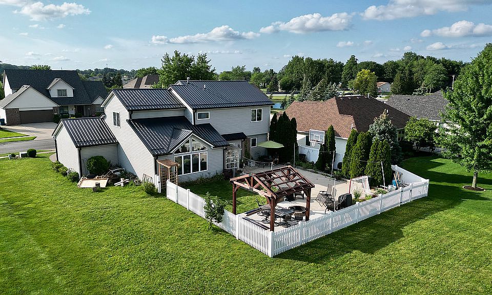 2nd image of 4297 Pinestone Dr