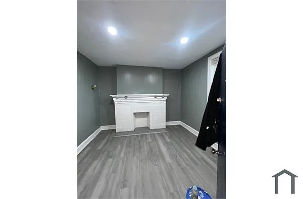 Building Photo - 6120 N Broad St #1A