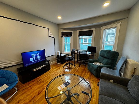 5th image of 74A Frederick Ave #1