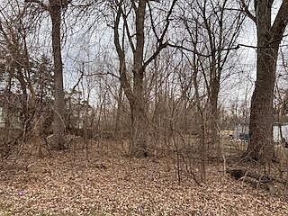 2nd image of 2524 Hart Rd