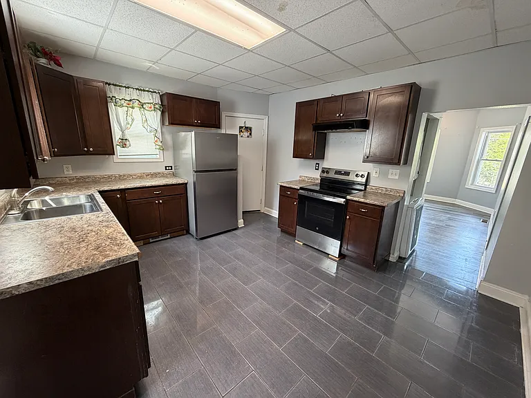 10 Dow St #1 — Photo 3
