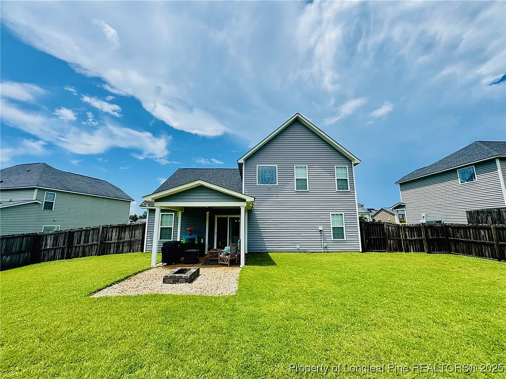 3 bed, 2.5 bath, 2370 sqft, $2,200 — Photo 4