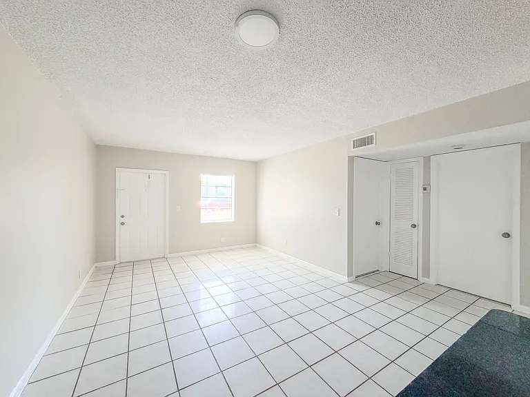 1515 N Federal Hwy #1 — Photo 2
