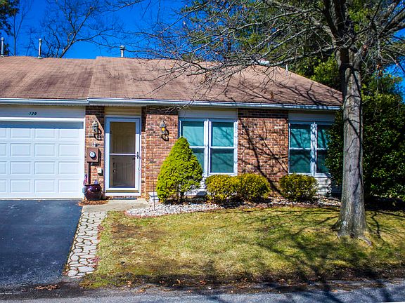 2nd image of 129 Arden Ct