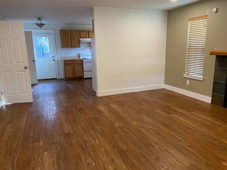 804 Freda Ave #A & B — Photo 3