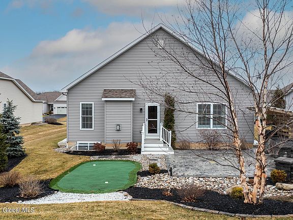2nd image of 13 Glen Meadow Dr