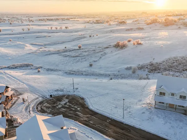 6629 Darby Ln, Williston, ND 58801