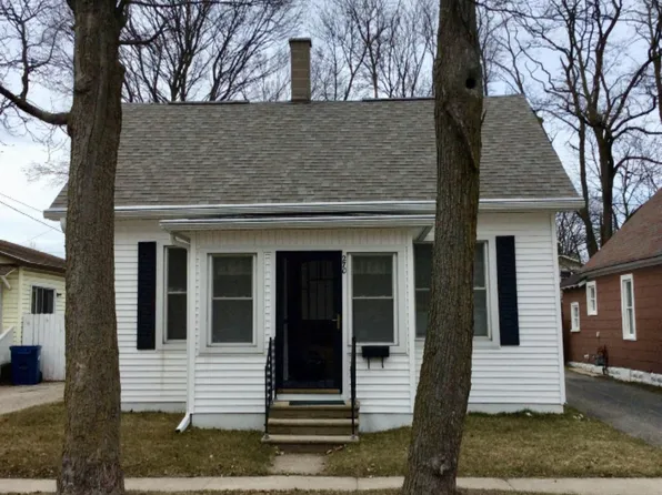 270 6th Ave, Manistee, MI 49660