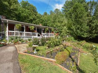 11 Brewer Rd, Franklin, NC 28734