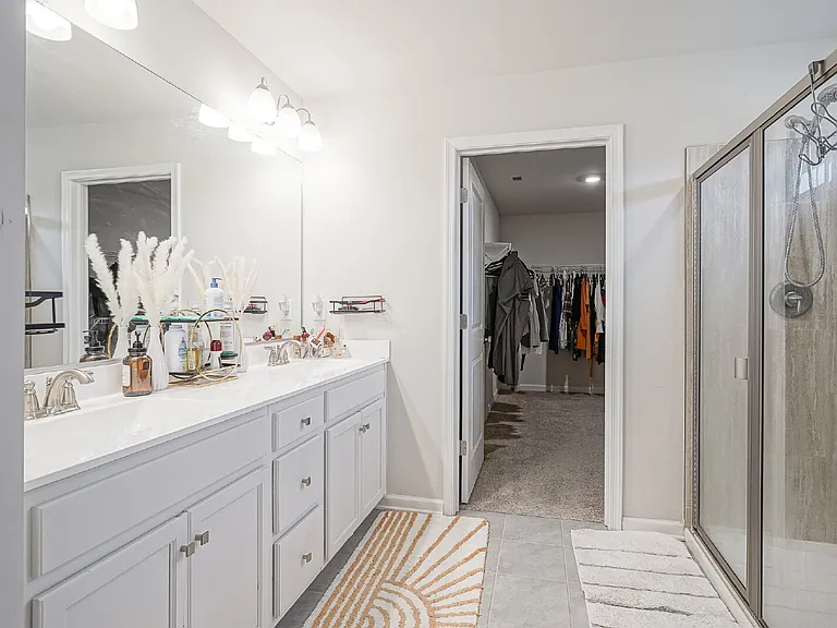 32 Westmont Dr #5 — Photo 8