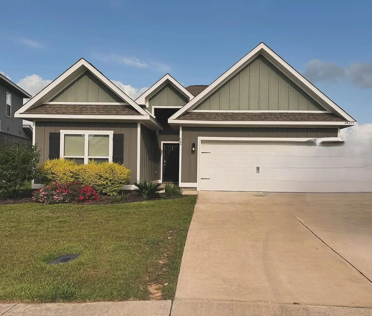 5 bedroom 3 bath home — Photo 1