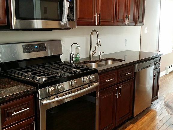 5th image of 221 Garfield St