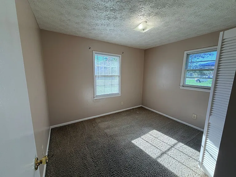 408 S College St — Photo 14