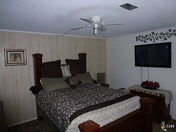 4th image of 2025 Woodside Dr