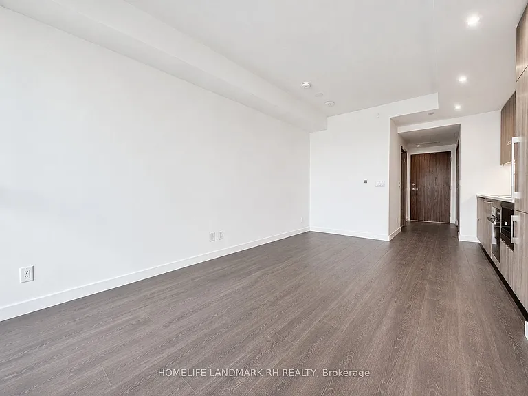 27 McMahon Dr #910 — Photo 7